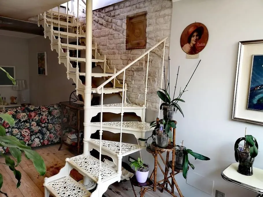 Centrale-Luxury Apartment With Garden Terrace Milan