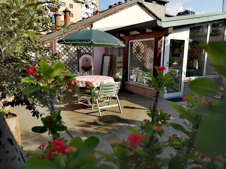 Centrale-Luxury Apartment With Garden Terrace Milan