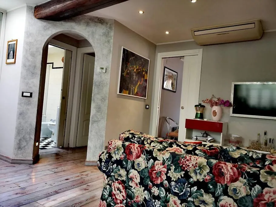 Centrale-Luxury Apartment With Garden Terrace Milan