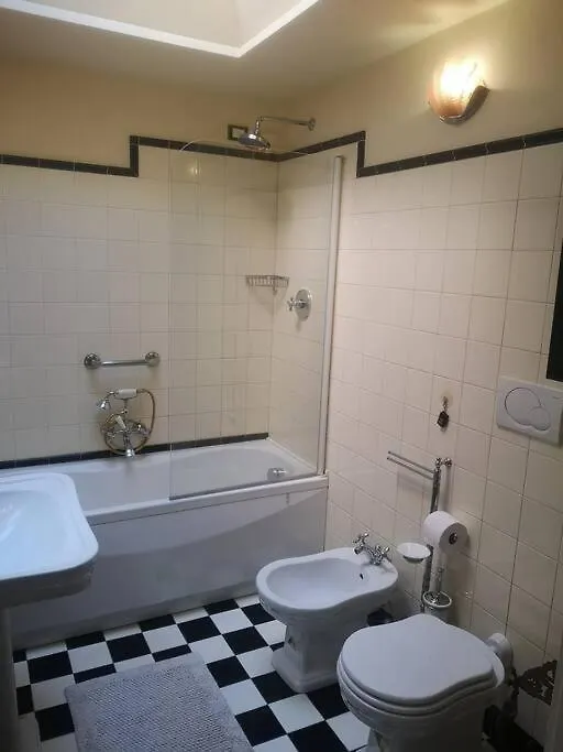 Centrale-Luxury Apartment With Garden Terrace Milan Italy