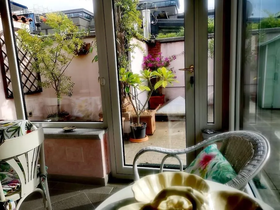 Centrale-Luxury Apartment With Garden Terrace Milan