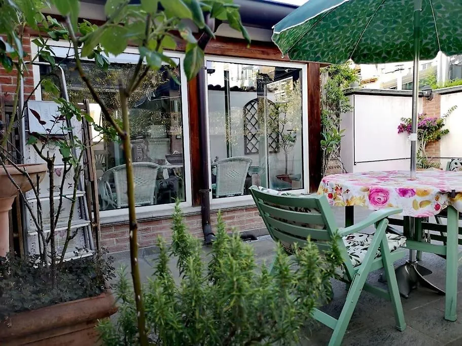 Centrale-Luxury Apartment With Garden Terrace Milan