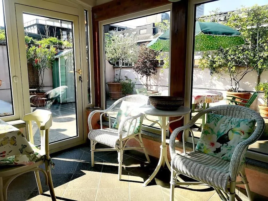 Centrale-Luxury Apartment With Garden Terrace Milan
